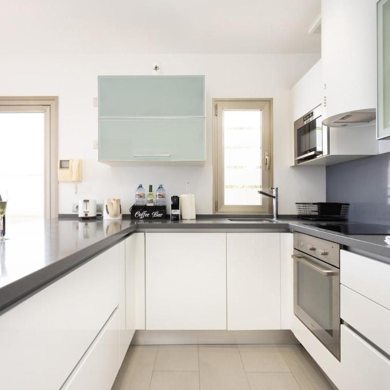 Modern Apartment with Sea Views and Terrace La Caleta - Apartamento - 11