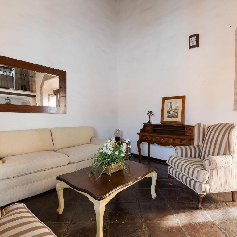Casa La Virgen | Washing machine + Parking - Two-Bedroom House - 1