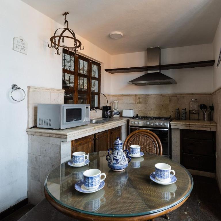 Casa La Virgen | Washing machine + Parking - Two-Bedroom House - 5