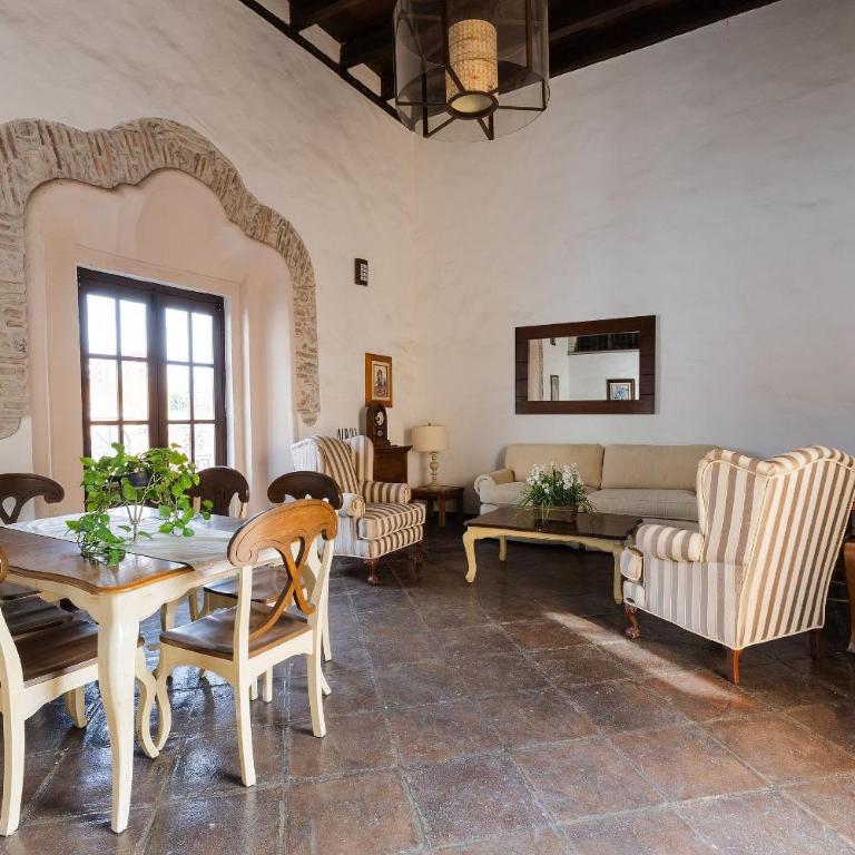 Casa La Virgen | Washing machine + Parking - Two-Bedroom House - 8