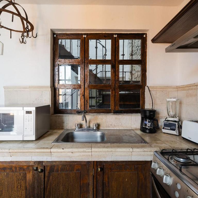 Casa La Virgen | Washing machine + Parking - Two-Bedroom House - 20