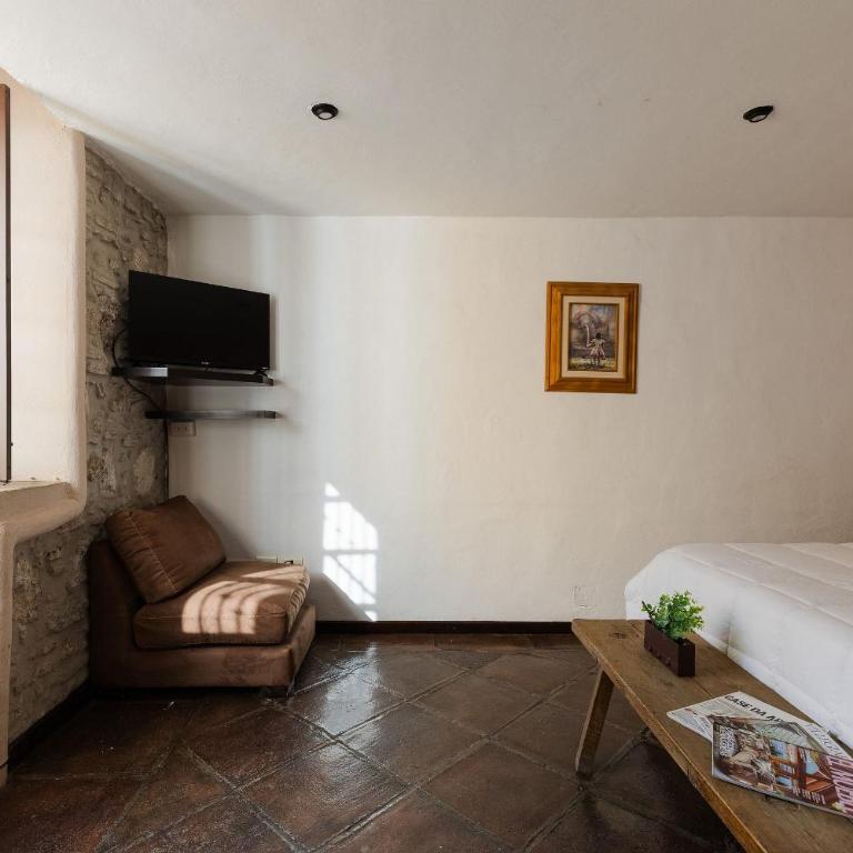 Casa La Virgen | Washing machine + Parking - Two-Bedroom House - 25