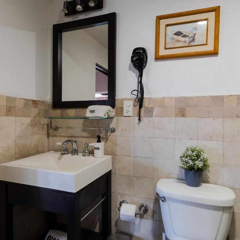 Casa La Virgen | Washing machine + Parking - Two-Bedroom House - 24