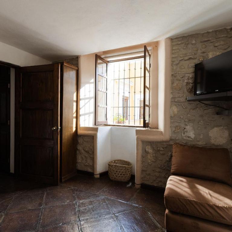 Casa La Virgen | Washing machine + Parking - Two-Bedroom House - 26