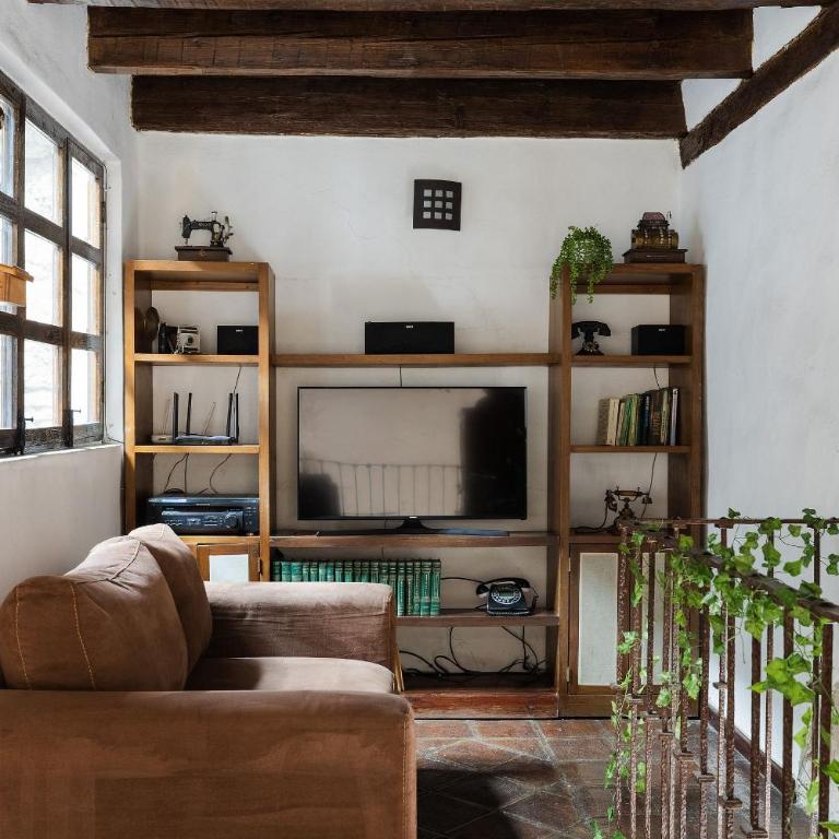 Casa La Virgen | Washing machine + Parking - Two-Bedroom House - 6