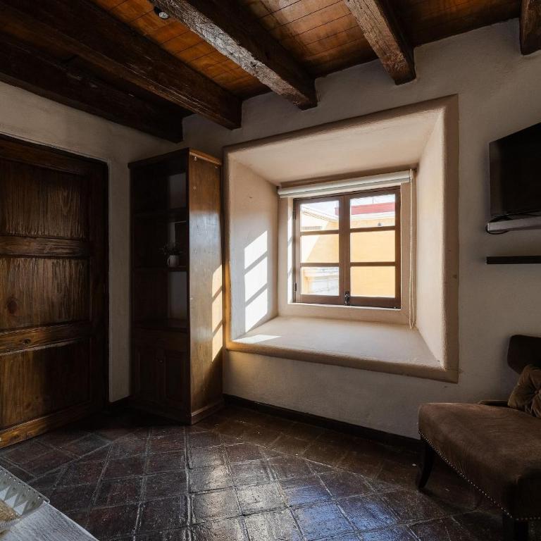 Casa La Virgen | Washing machine + Parking - Two-Bedroom House - 32