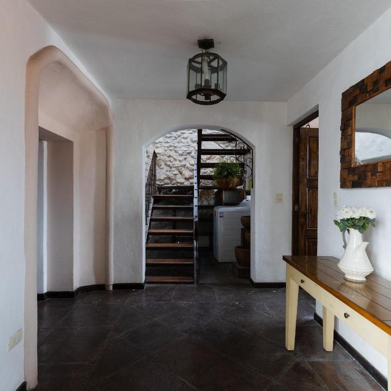 Casa La Virgen | Washing machine + Parking - Two-Bedroom House - 35
