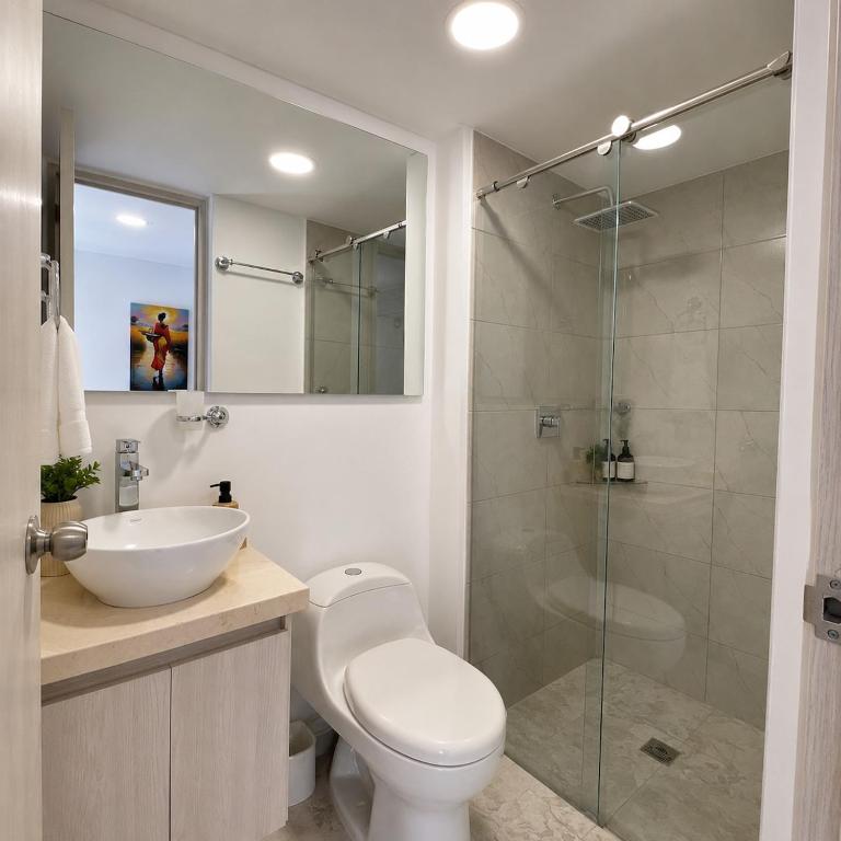 Tropical Midnight, Sea Views & Pool, Wi-Fi - Three-Bedroom Apartment with Sea View - 7