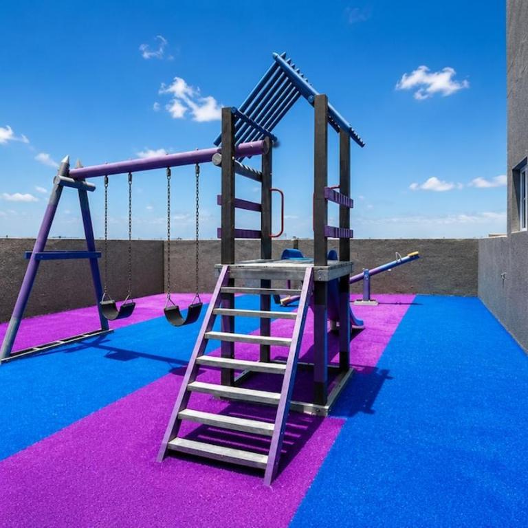 Tropical Midnight, Sea Views & Pool, Wi-Fi - Three-Bedroom Apartment with Sea View - 9