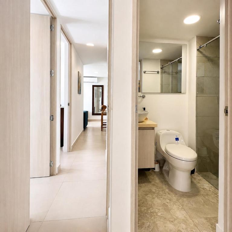 Tropical Midnight, Sea Views & Pool, Wi-Fi - Three-Bedroom Apartment with Sea View - 11
