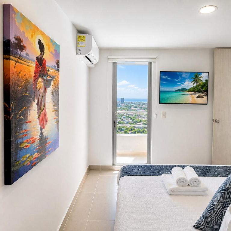 Tropical Midnight, Sea Views & Pool, Wi-Fi - Three-Bedroom Apartment with Sea View - 13