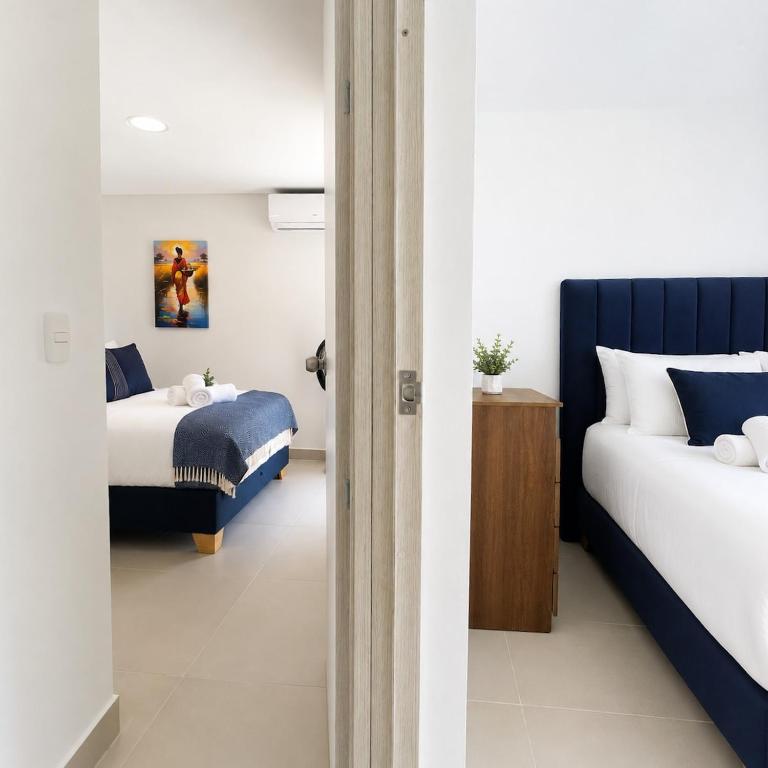 Tropical Midnight, Sea Views & Pool, Wi-Fi - Three-Bedroom Apartment with Sea View - 18