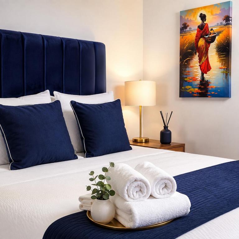 Tropical Midnight, Sea Views & Pool, Wi-Fi - Three-Bedroom Apartment with Sea View - 20