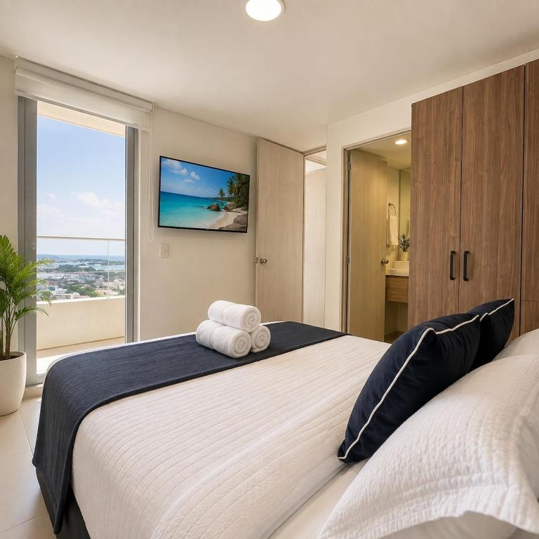 Tropical Midnight, Sea Views & Pool, Wi-Fi - Three-Bedroom Apartment with Sea View - 24