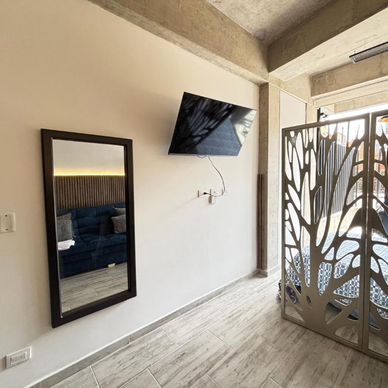 USA Embassy Corferias Malls Security 10 minutes to Connecta - Double Room with Garden View - 10
