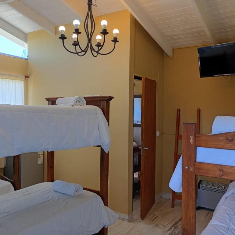 Argentina Refugio de Montaña - Habitación Familiar con baño privado - 4