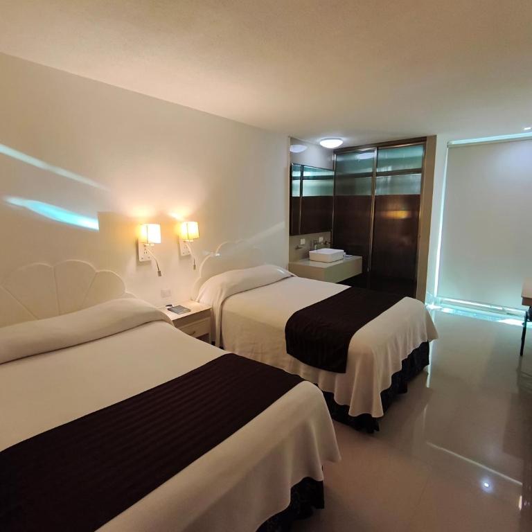 Hotel Plaza Caribe - Double Room with Balcony - 4
