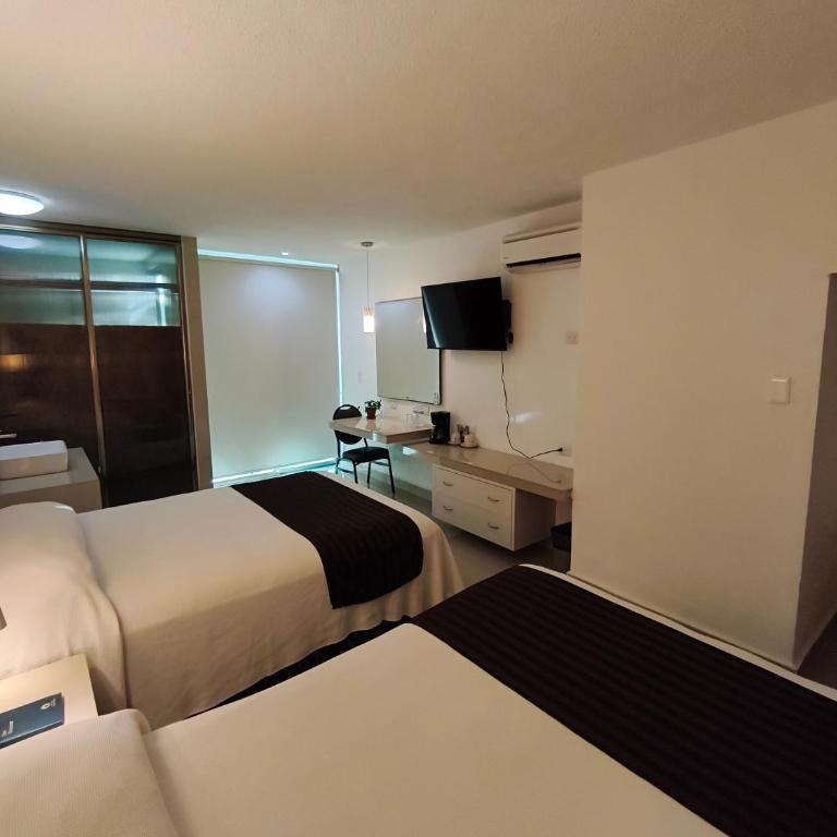 Hotel Plaza Caribe - Double Room with Balcony - 6
