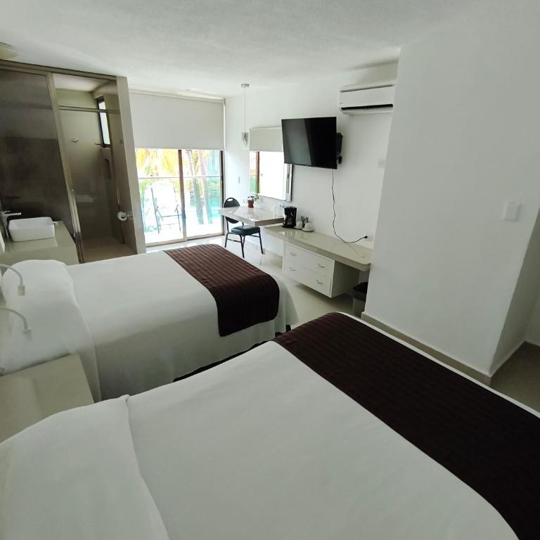 Hotel Plaza Caribe - Double Room with Balcony - 1