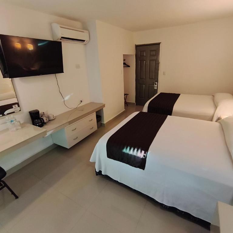 Hotel Plaza Caribe - Double Room with Balcony - 5