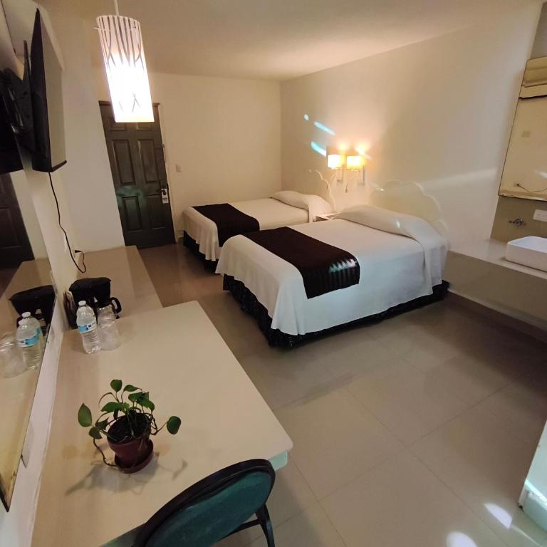 Hotel Plaza Caribe - Double Room with Balcony - 7