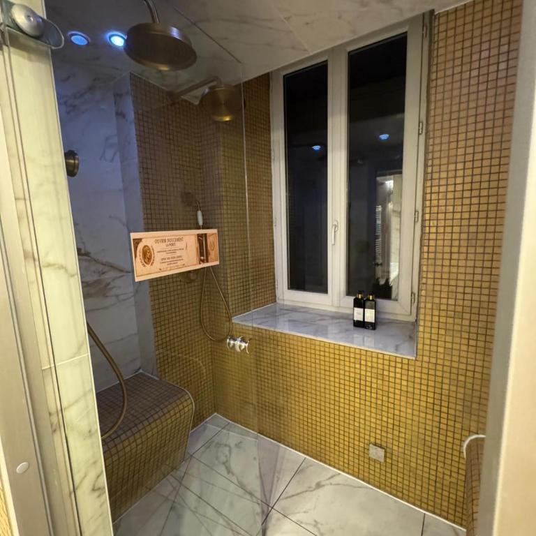 La suite romaine de Nîmes, balnéo, hammam, clim - Two-Bedroom Apartment - 12