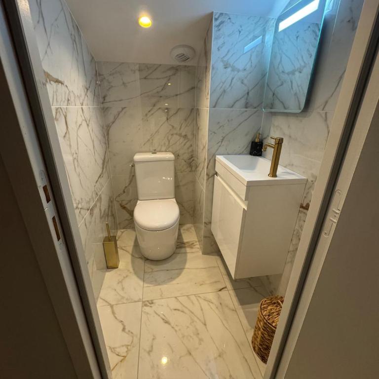 La suite romaine de Nîmes, balnéo, hammam, clim - Two-Bedroom Apartment - 15