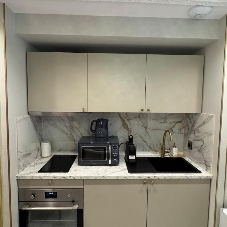 La suite romaine de Nîmes, balnéo, hammam, clim - Two-Bedroom Apartment - 17