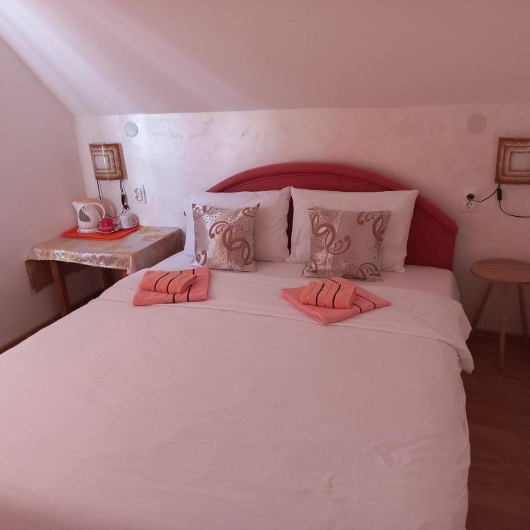 Apartmani Sobe Šljivančanin - Dvokrevetna Soba sa Bračnim Krevetom i Zajedničkim Kupatilom - 27