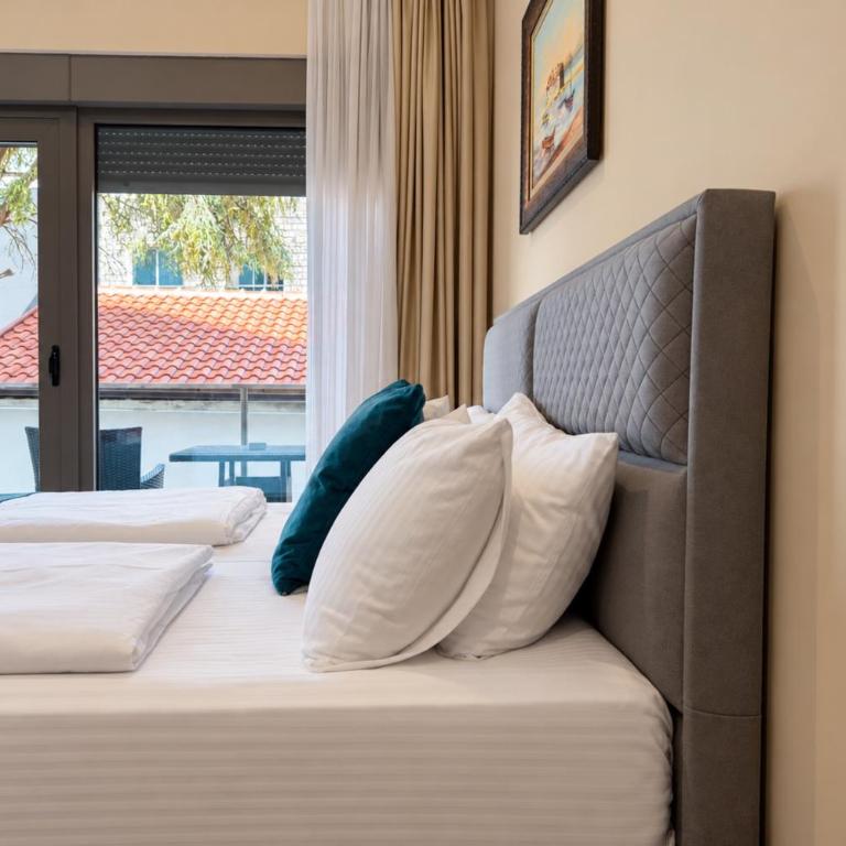 Porta Budva Residences - Near Old Town - Apartment mit 2 Schlafzimmern und Terrasse - 20
