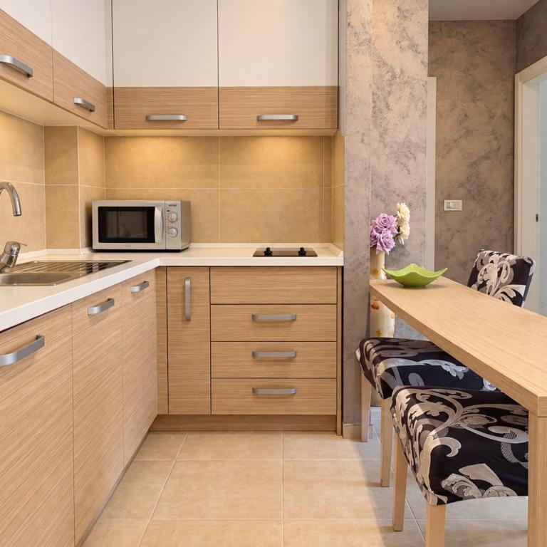 Porta Budva Residences - Near Old Town - Apartment mit 2 Schlafzimmern und Terrasse - 11