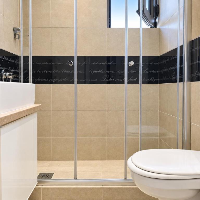 Porta Budva Residences - Near Old Town - Apartment mit 3 Schlafzimmern und Meerblick - 8