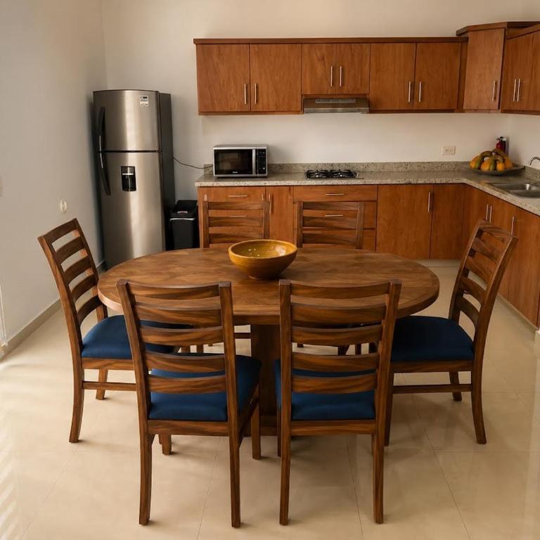 2br 1ba Condo 1 block to ocean Condo 1 - Apartamento de 2 dormitorios con terraza - 4