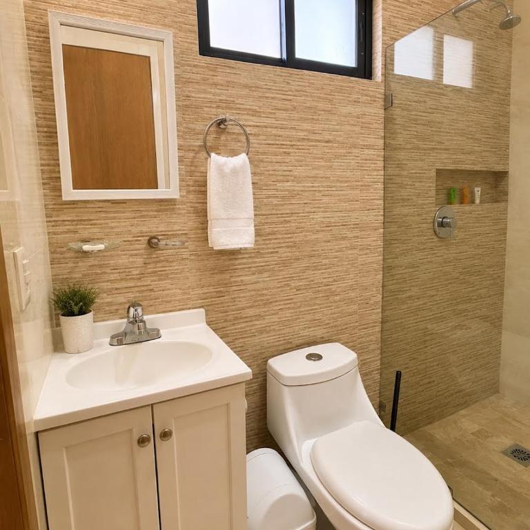 2br 1ba Condo 1 block to ocean Condo 1 - Apartamento de 2 dormitorios con terraza - 8