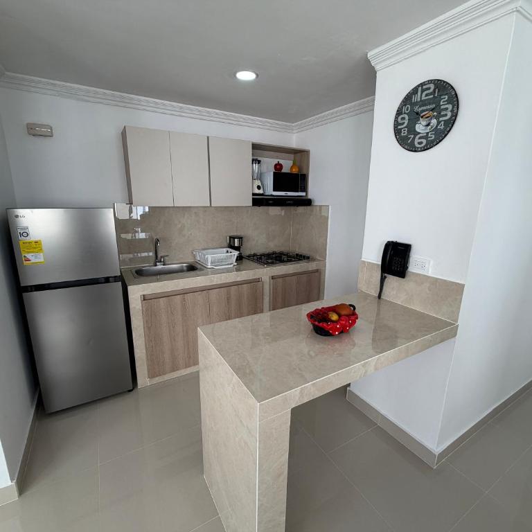 Apartamento en Bocagrande con vista lateral al mar ICDI - Two-Bedroom Apartment with Sea View - 12
