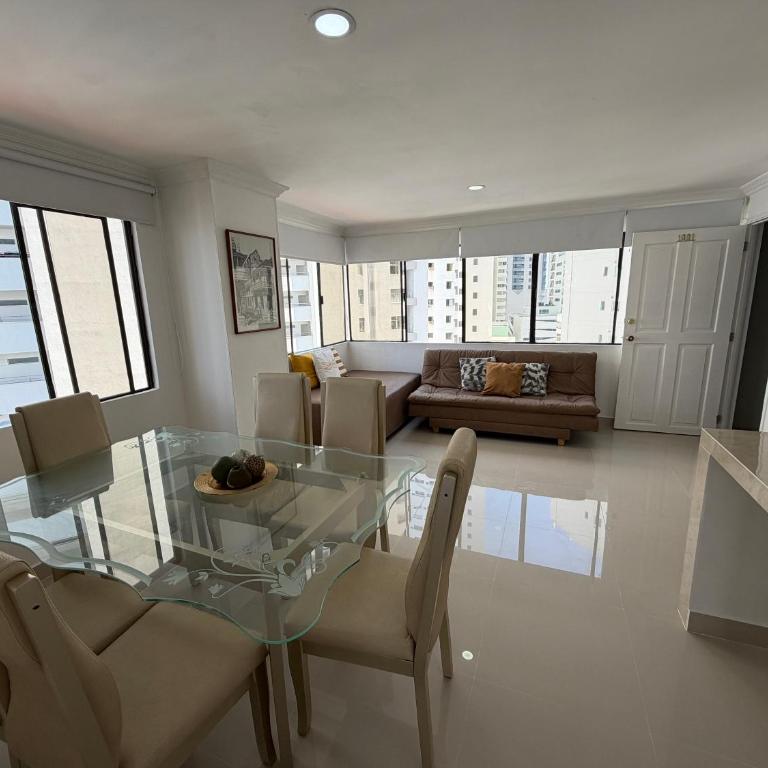 Apartamento en Bocagrande con vista lateral al mar ICDI - Two-Bedroom Apartment with Sea View - 4