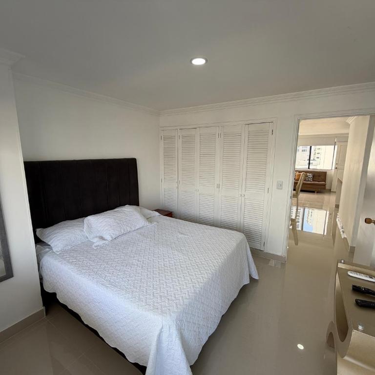 Apartamento en Bocagrande con vista lateral al mar ICDI - Two-Bedroom Apartment with Sea View - 8