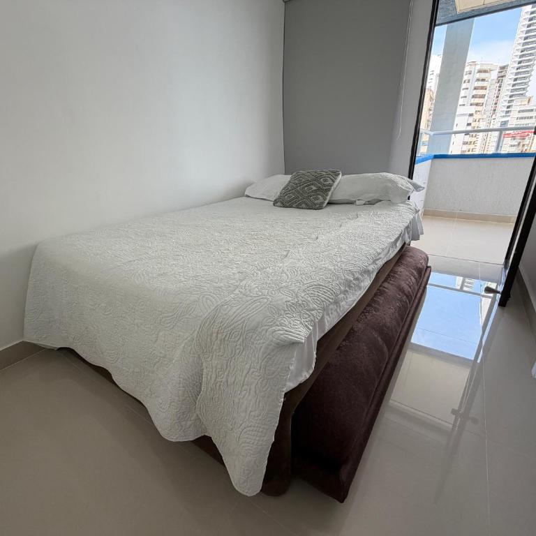 Apartamento en Bocagrande con vista lateral al mar ICDI - Two-Bedroom Apartment with Sea View - 11