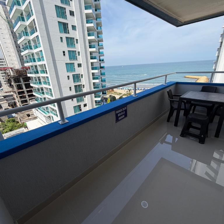 Apartamento en Bocagrande con vista lateral al mar ICDI - Two-Bedroom Apartment with Sea View - 5