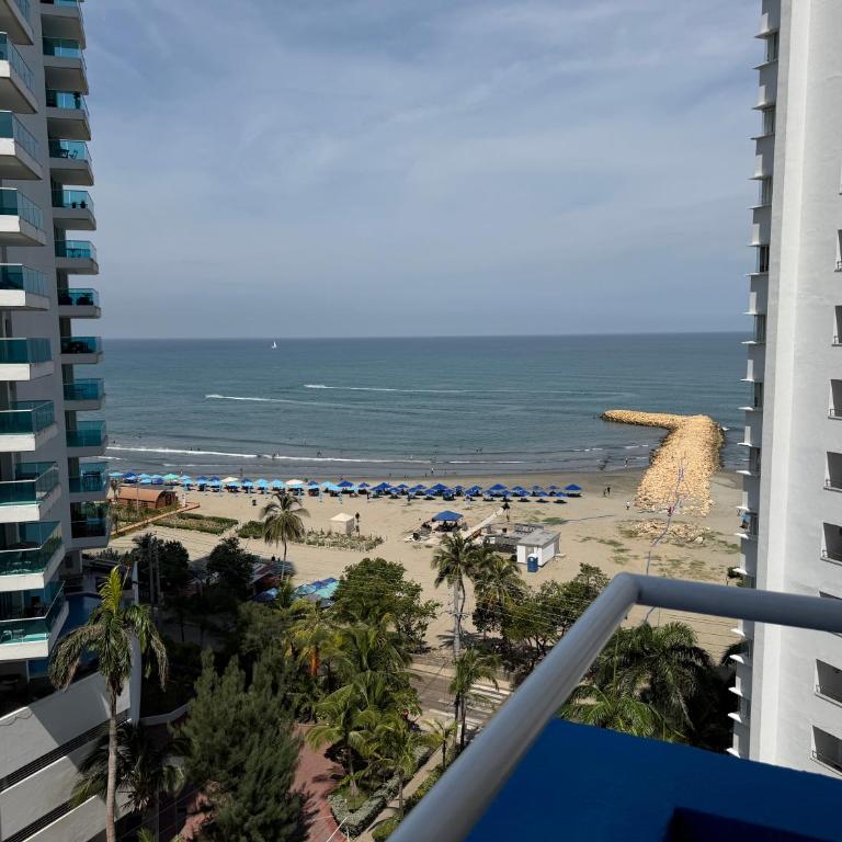 Apartamento en Bocagrande con vista lateral al mar ICDI - Two-Bedroom Apartment with Sea View - 1