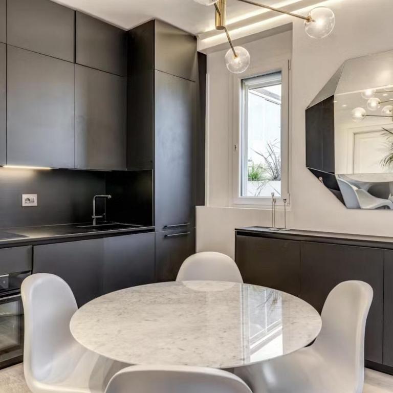 Porta Venezia - Appartamento Attico con 4 Camere da Letto - 14