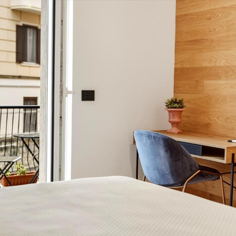 Colour Suite - Camera Tripla con Balcone - 18