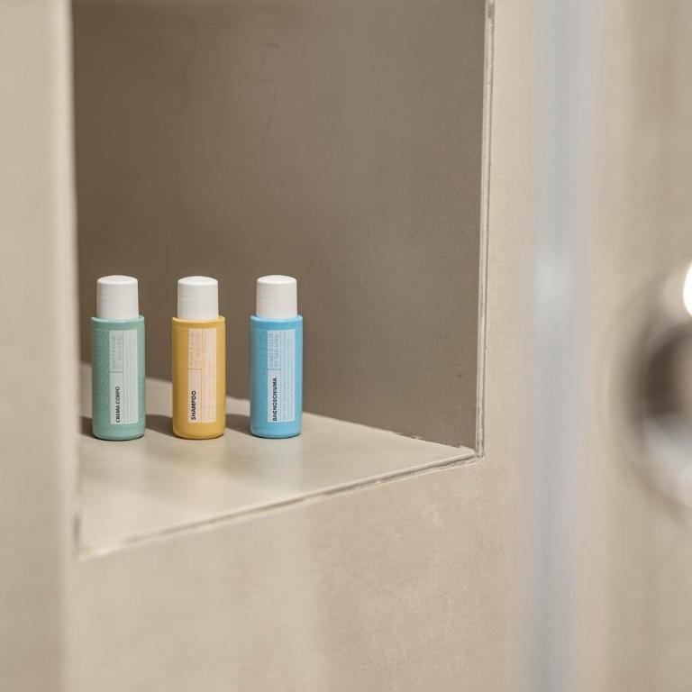 Colour Suite - Camera Tripla con Balcone - 21