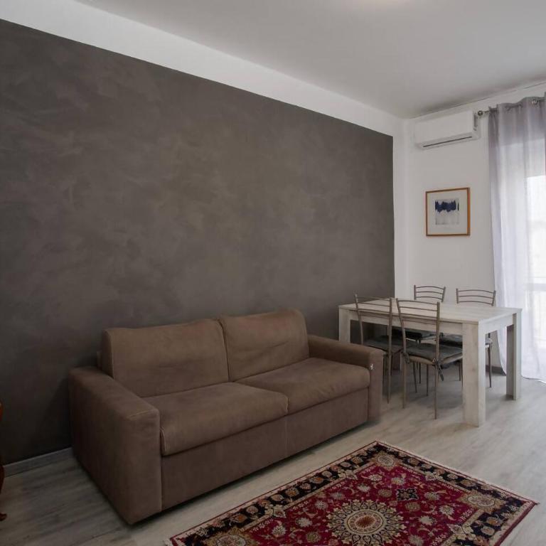 20min walk or 2min drive to Veronafiere - One-Bedroom Apartment - 17