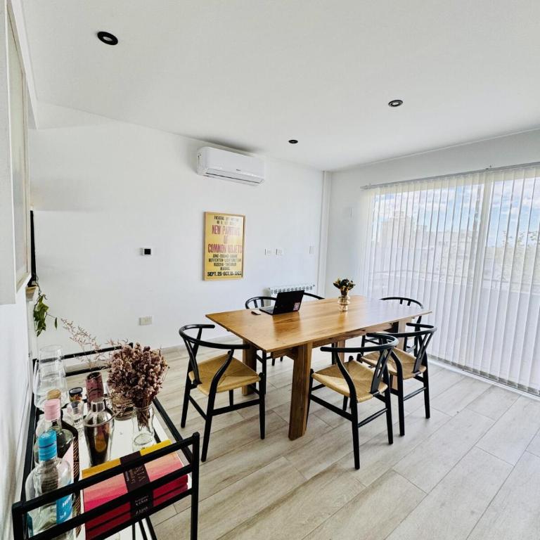 Moderno departamento con cochera en La Plata - Apartamento de 1 dormitorio con balcón - 1