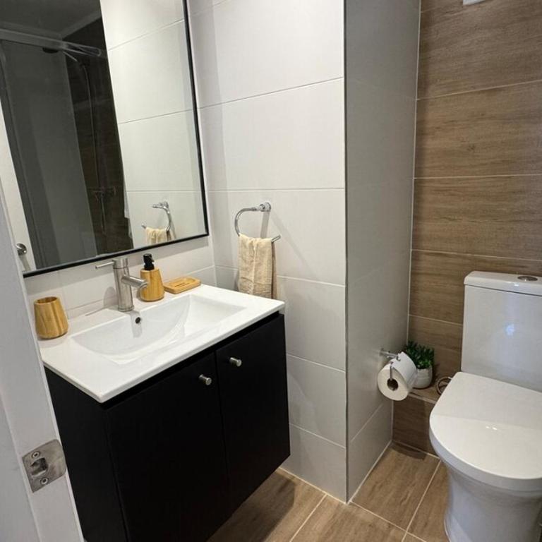 Departamento equipado a pasos del metro ñuble con Wifi - Three-Bedroom Apartment - 17