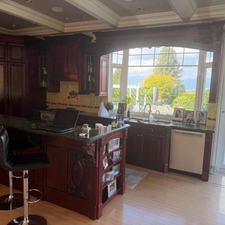 Luxury 4BR Waterfront Condo - Arch Views - Apartamento - 1
