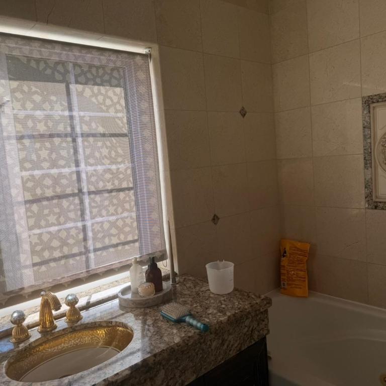 Luxury 4BR Waterfront Condo - Arch Views - Apartamento - 3