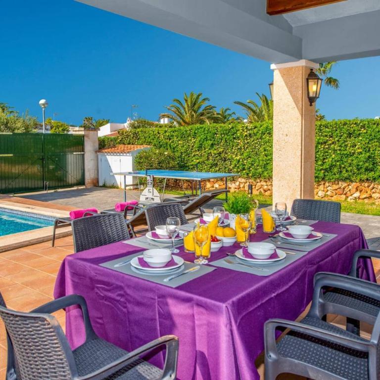 Villa Tamarell by Villa Plus - Villa - 16