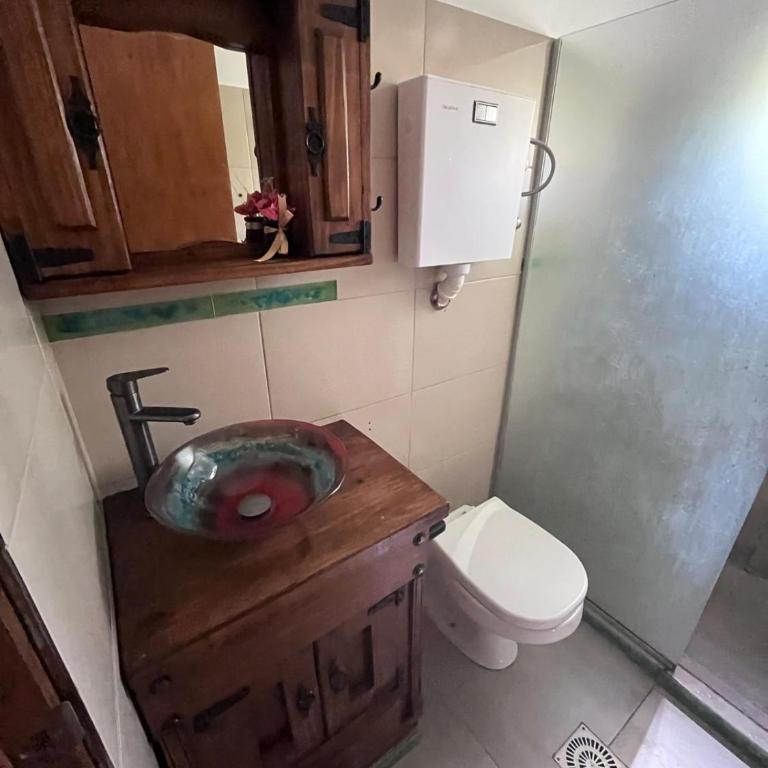 Casa, gran jardín rodeada de frutales, a minutos de sitios turísticos - Casa de 2 dormitorios - 2